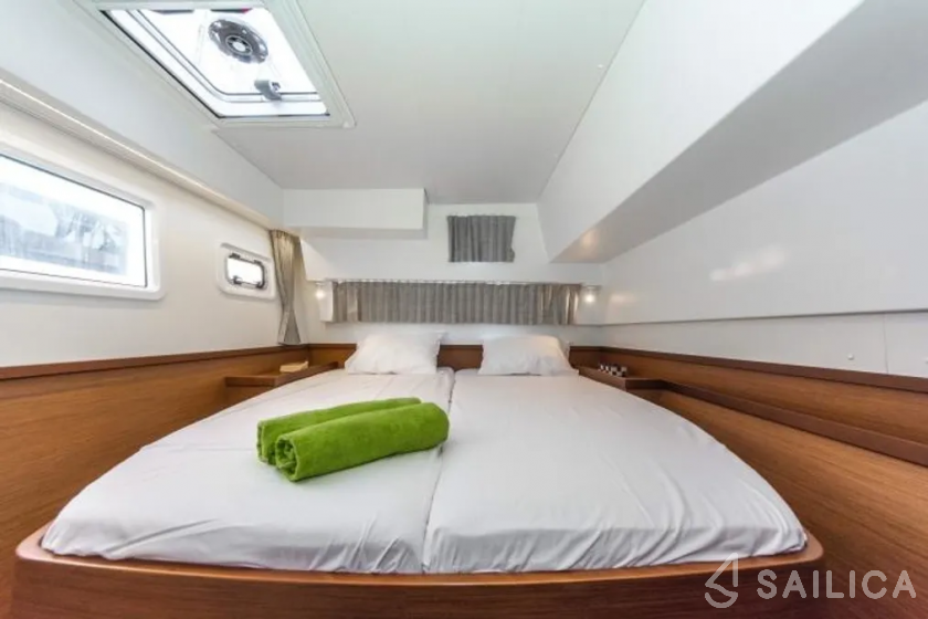 Lagoon 42 - Yacht Charter Sailica