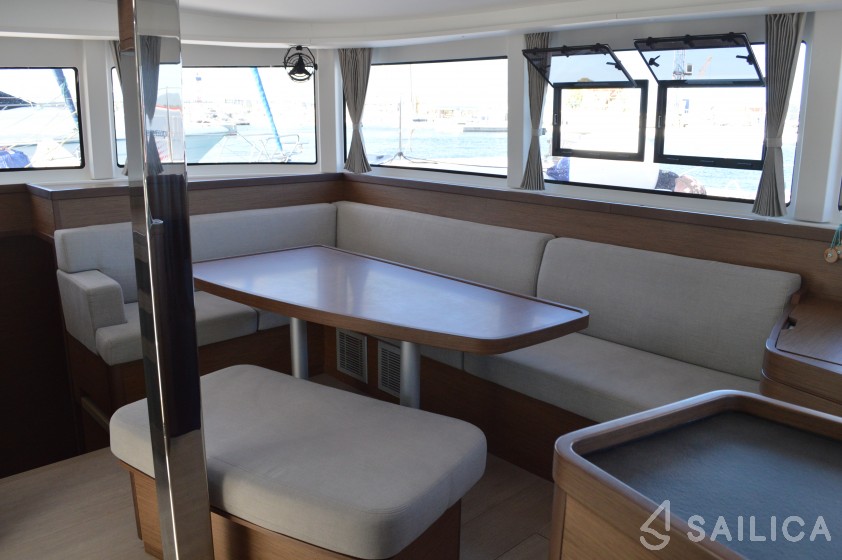 Lagoon 42 - Yacht Charter Sailica