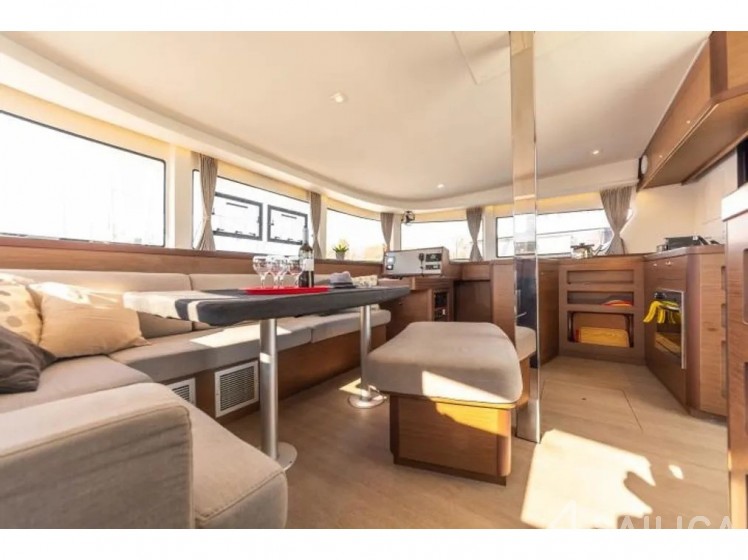 Lagoon 42 - Yacht Charter Sailica