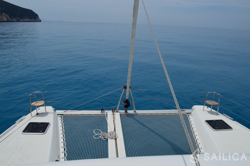 Lagoon 42 - Yacht Charter Sailica