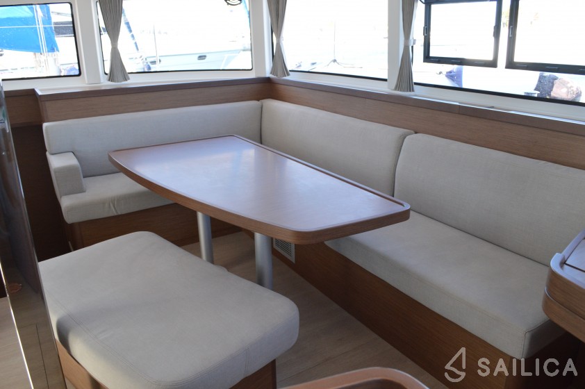 Lagoon 42 - Yacht Charter Sailica
