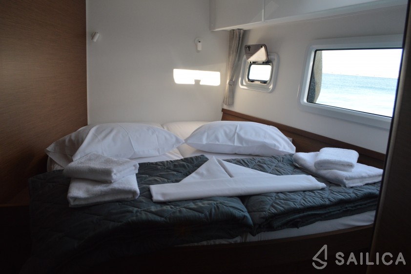 Lagoon 42 - Yacht Charter Sailica