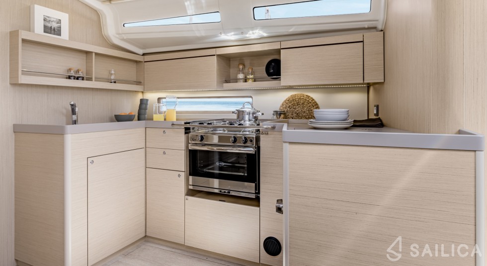 Oceanis 40.1 - Yacht Charter Sailica