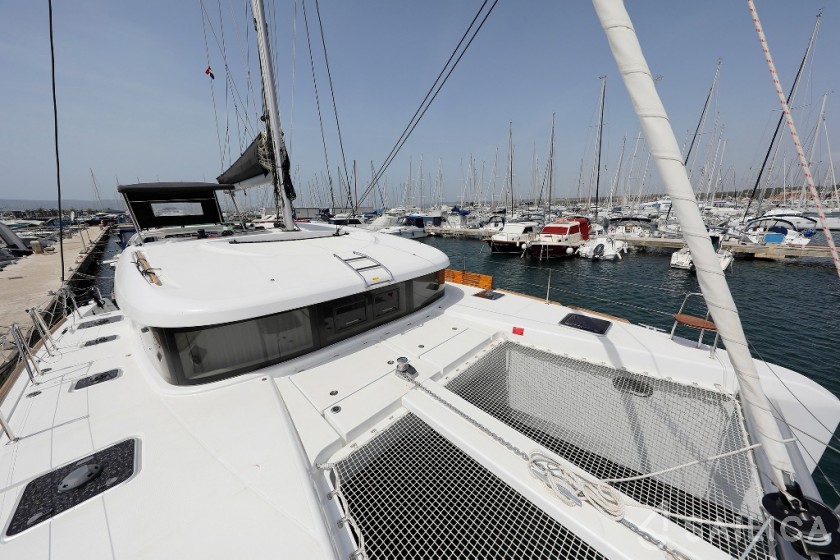 Lagoon 40 - Yacht Charter Sailica