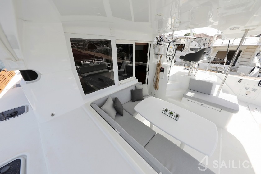 Lagoon 40 - Yacht Charter Sailica