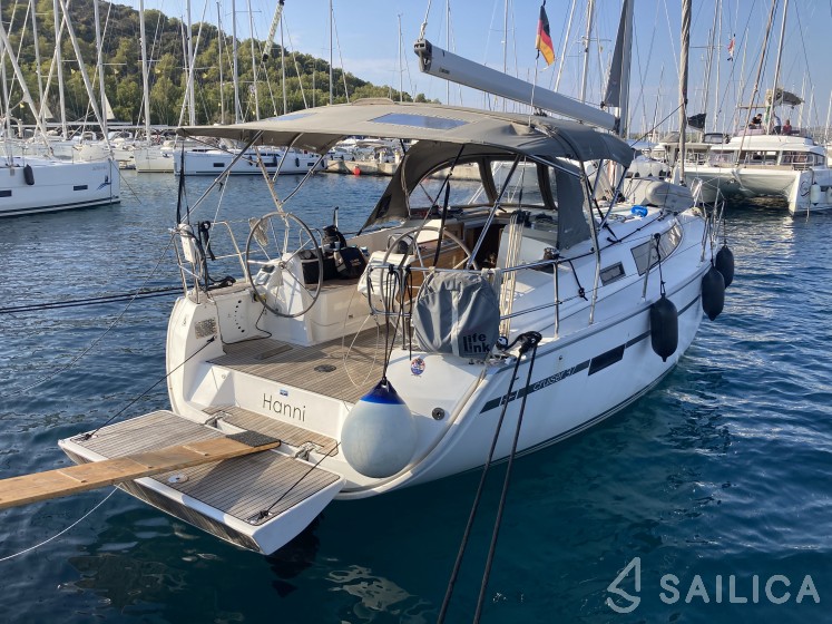 Bavaria 37 Cruiser - Yacht Charter Sailica