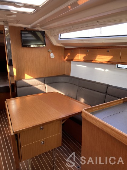Bavaria 37 Cruiser - Yacht Charter Sailica