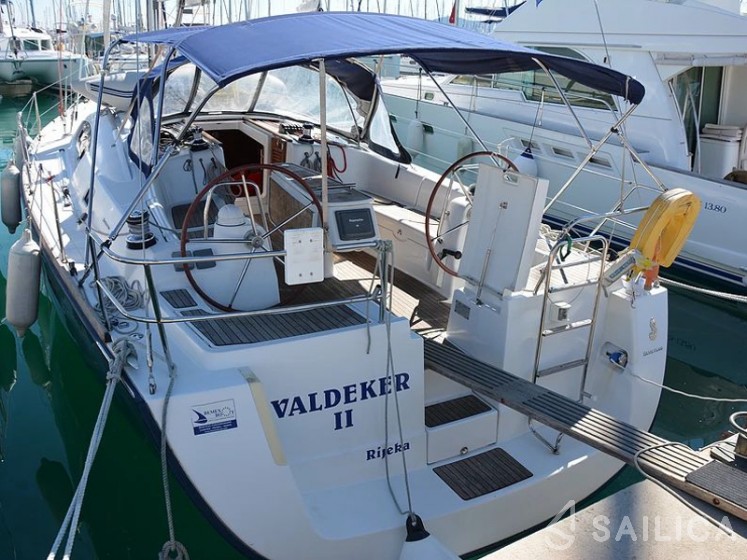 Oceanis 43 - Yacht Charter Sailica