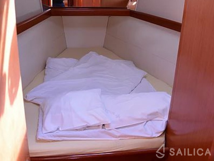 Oceanis 43 - Yacht Charter Sailica