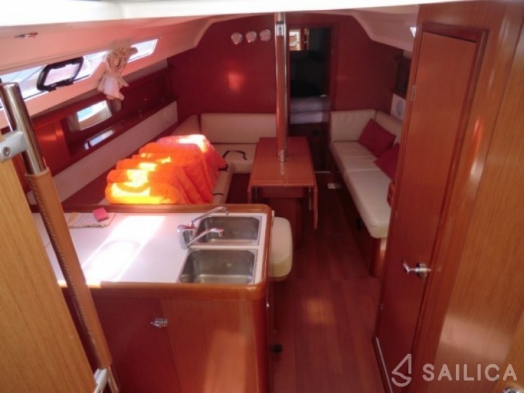 Oceanis 34 - Yacht Charter Sailica