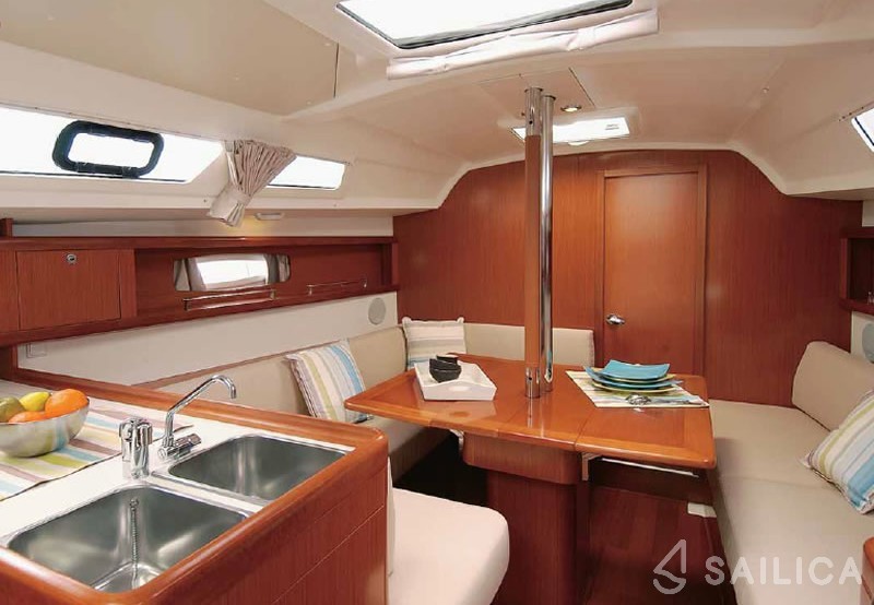 Oceanis 34 - Yacht Charter Sailica