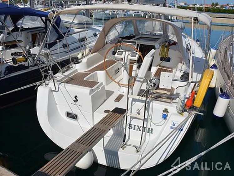 Oceanis 34 - Yacht Charter Sailica