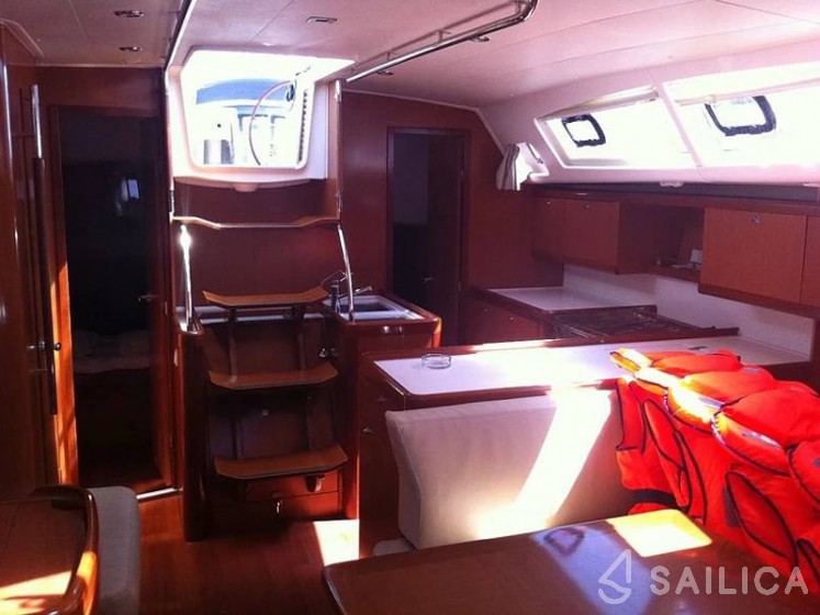 Oceanis 46 - Yacht Charter Sailica