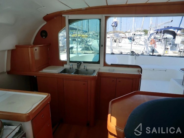 Lagoon 410 - Yacht Charter Sailica