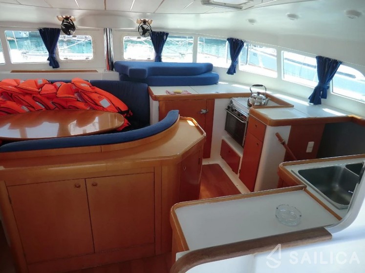 Lagoon 410 - Yacht Charter Sailica