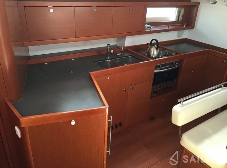 Oceanis 45 - Yacht Charter Sailica