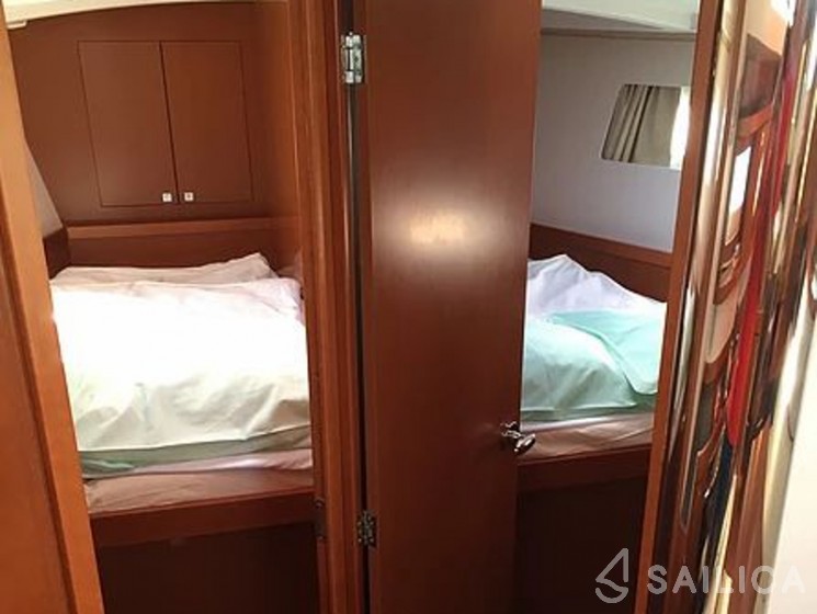 Oceanis 45 - Yacht Charter Sailica