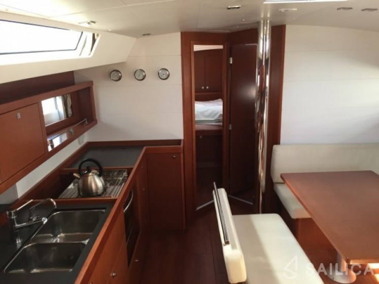 Oceanis 45 - Yacht Charter Sailica