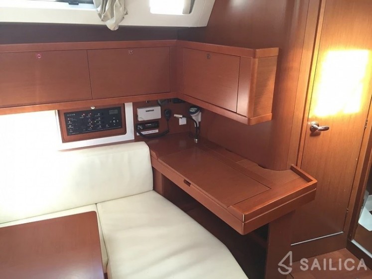 Oceanis 45 - Yacht Charter Sailica