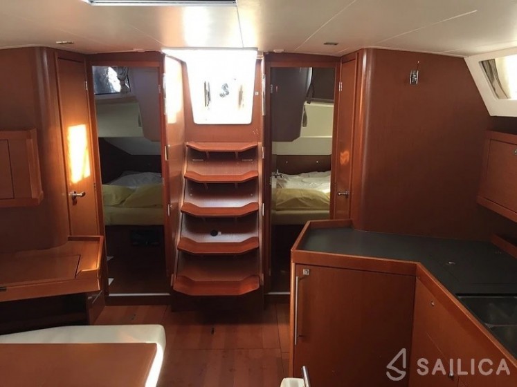 Oceanis 45 - Yacht Charter Sailica