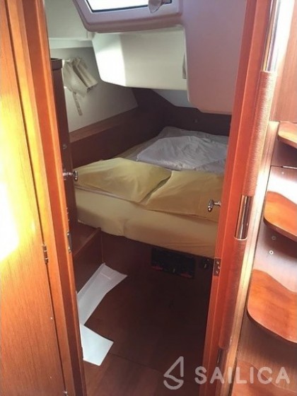 Oceanis 45 - Yacht Charter Sailica