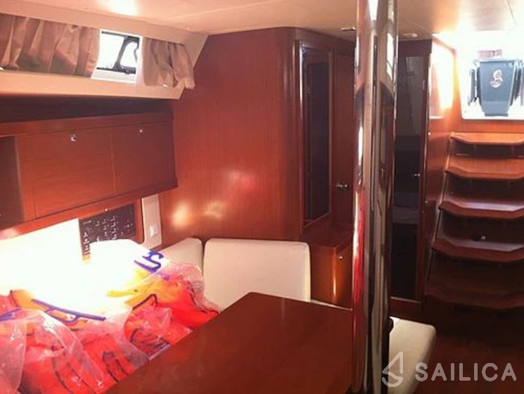 Oceanis 41 - Yacht Charter Sailica