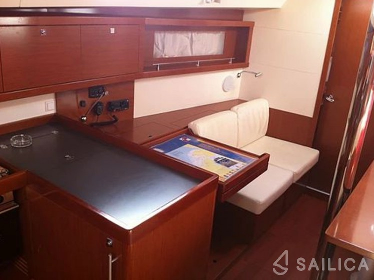 Oceanis 41 - Yacht Charter Sailica