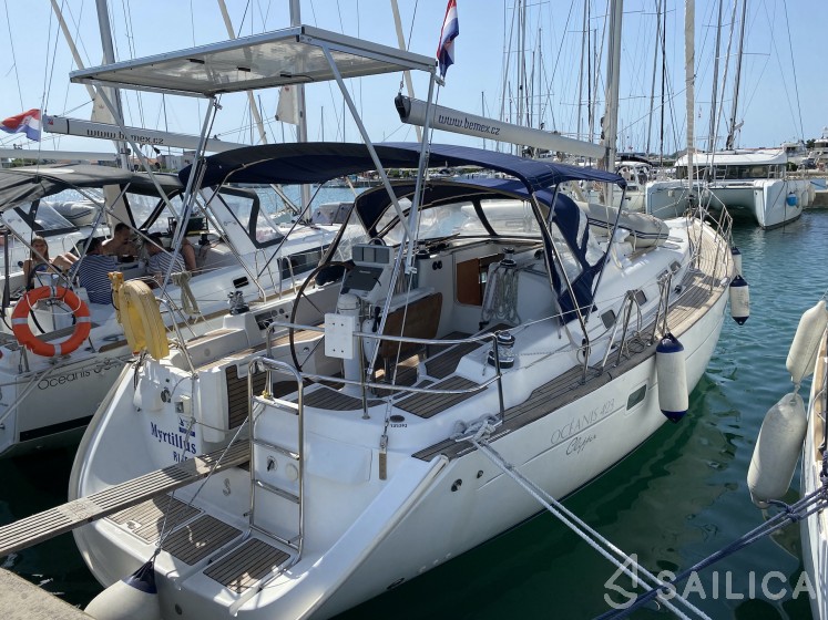 Oceanis 423 - Yacht Charter Sailica