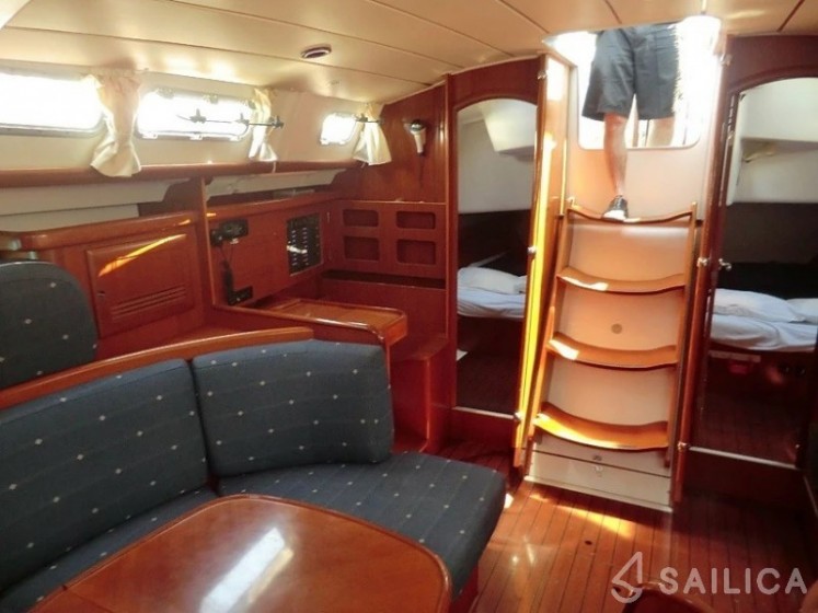 Oceanis 423 - Yacht Charter Sailica