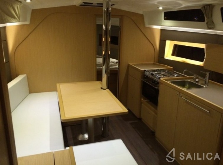 Oceanis 38 - Yacht Charter Sailica