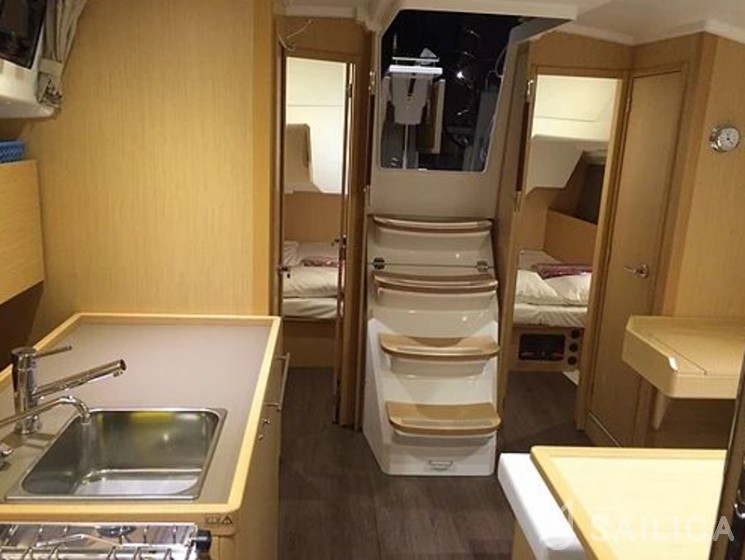 Oceanis 38 - Yacht Charter Sailica