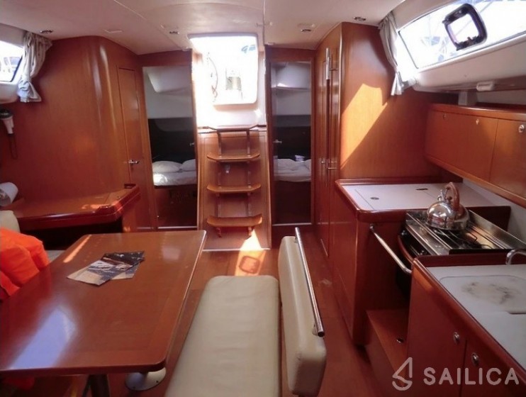 Oceanis 43 - Yacht Charter Sailica
