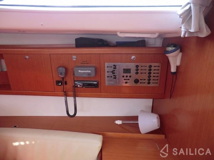 Oceanis 43 - Yacht Charter Sailica