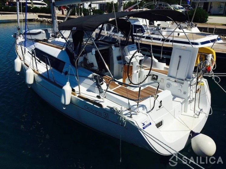 Oceanis 31 - Yacht Charter Sailica