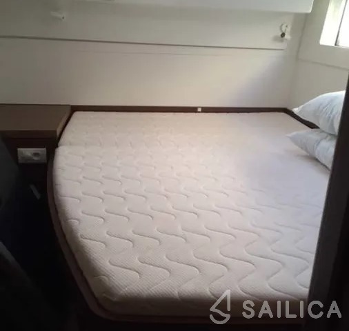 Lagoon 40 - Yacht Charter Sailica