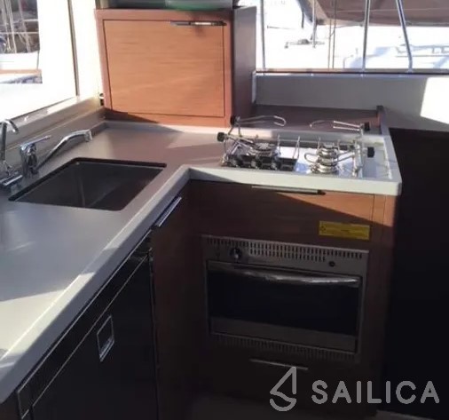 Lagoon 40 - Yacht Charter Sailica