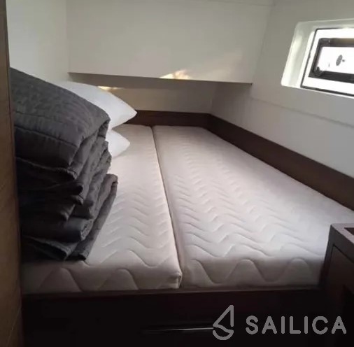 Lagoon 40 - Yacht Charter Sailica