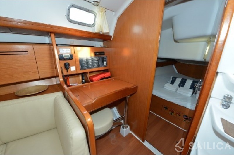 Cyclades 43.4 - Yacht Charter Sailica