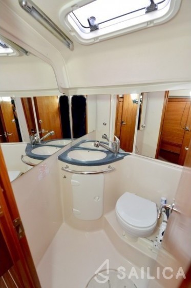 Bavaria 37 Cruiser - Yacht Charter Sailica