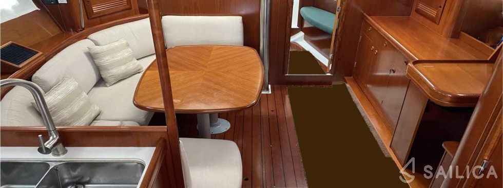 Oceanis 393 - Yacht Charter Sailica