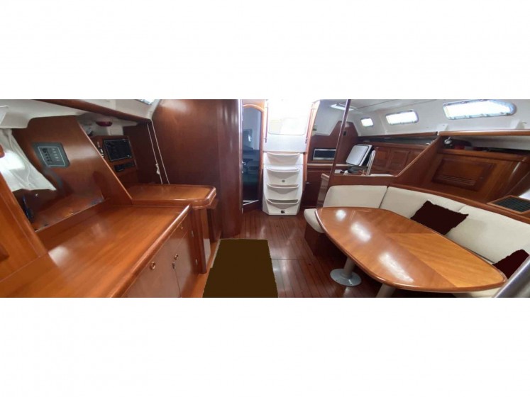 Oceanis 393 - Yacht Charter Sailica
