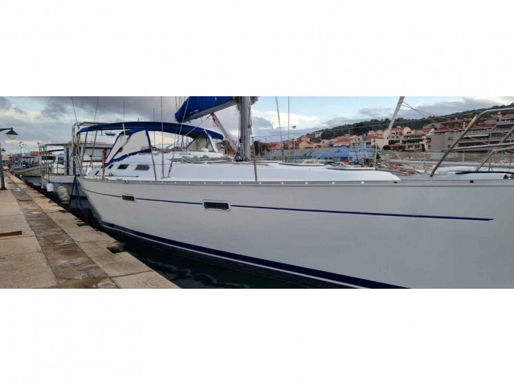 Oceanis 393 - Yacht Charter Sailica