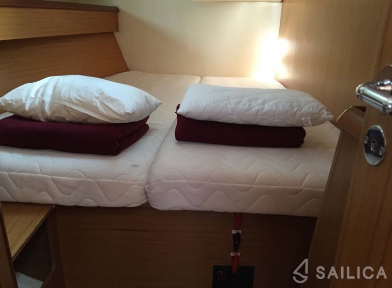 Sun Odyssey 45 - Yacht Charter Sailica