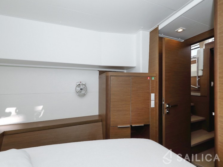 Lagoon 40 - Yacht Charter Sailica
