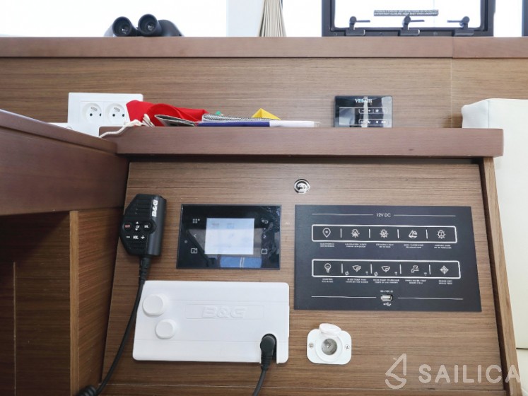 Lagoon 40 - Yacht Charter Sailica