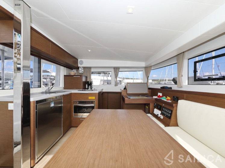 Lagoon 40 - Yacht Charter Sailica