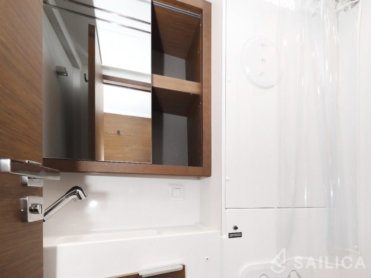 Lagoon 40 - Yacht Charter Sailica