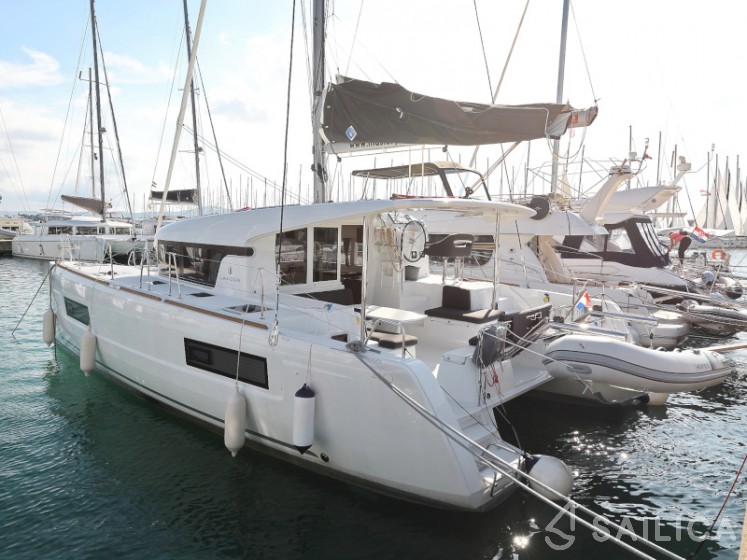 Lagoon 40 - Yacht Charter Sailica