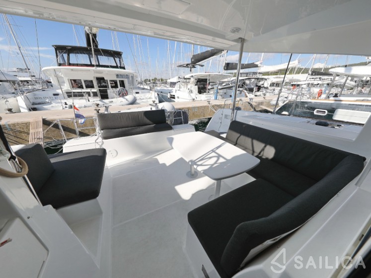 Lagoon 40 - Yacht Charter Sailica
