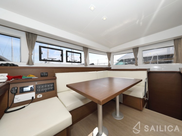 Lagoon 40 - Yacht Charter Sailica
